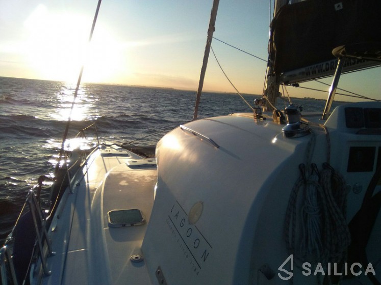Lagoon 380 - Yacht Charter Sailica