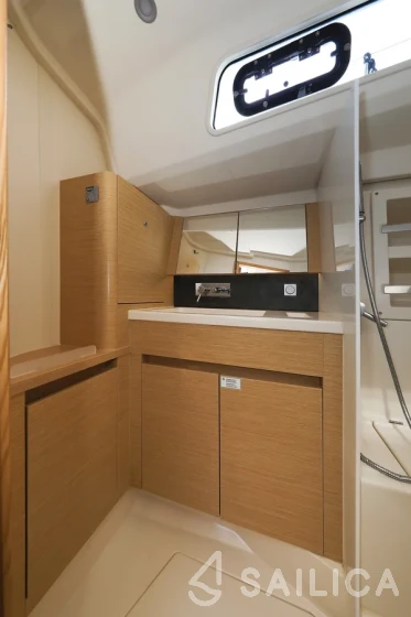 Hanse 418 - Yacht Charter Sailica