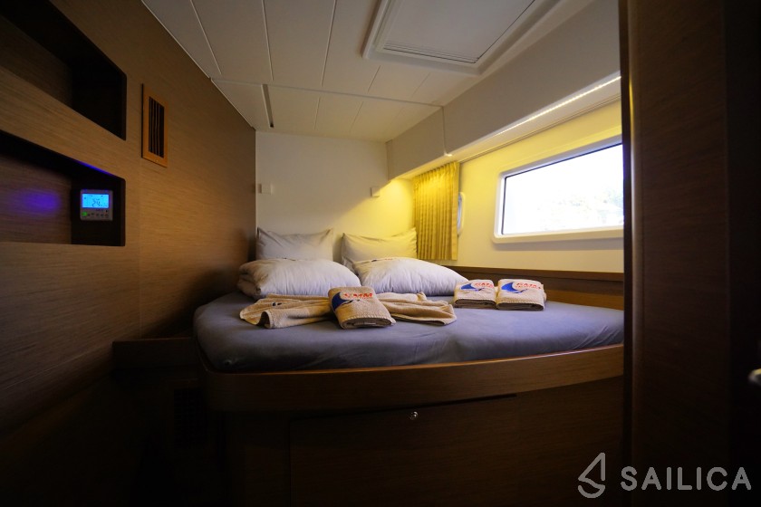 Lagoon 42 - Yacht Charter Sailica