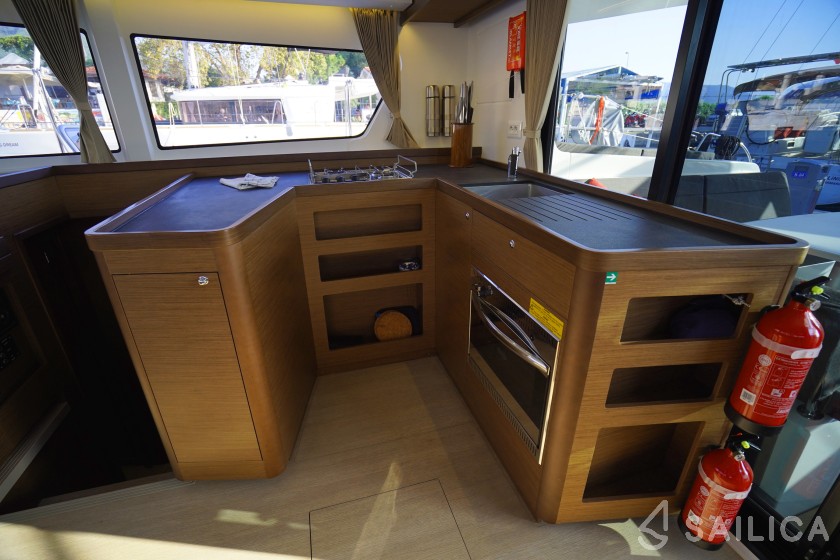 Lagoon 42 - Yacht Charter Sailica