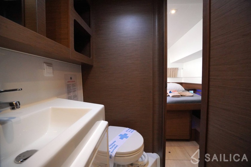 Lagoon 42 - Yacht Charter Sailica