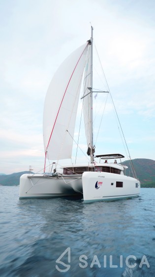 Lagoon 42 - Yacht Charter Sailica