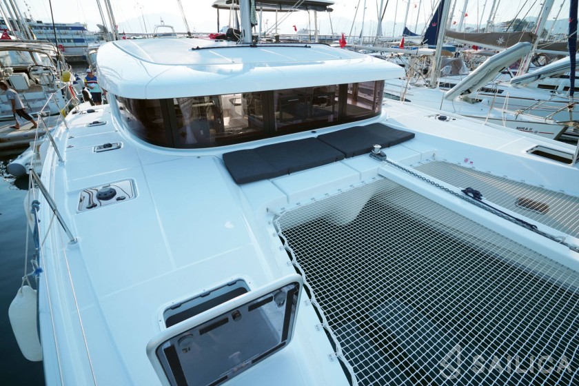 Lagoon 42 - Yacht Charter Sailica