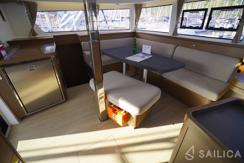 Lagoon 42 - Yacht Charter Sailica