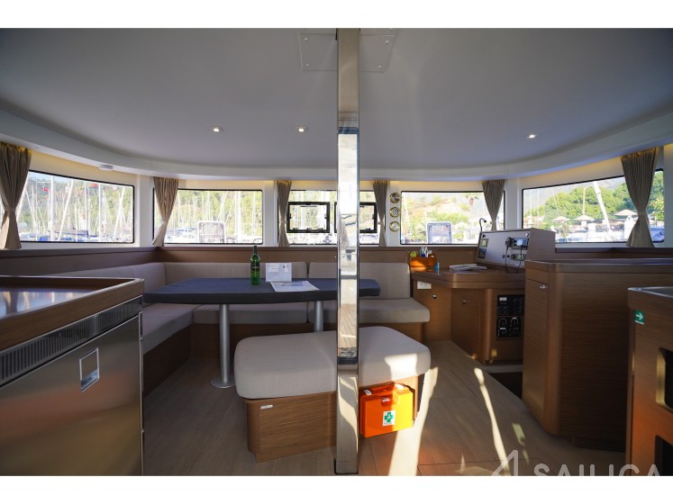 Lagoon 42 - Yacht Charter Sailica