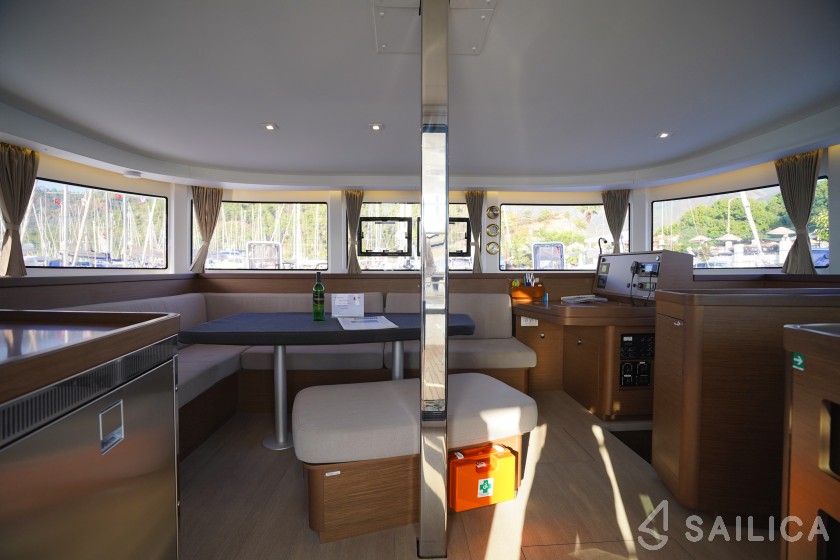 Lagoon 42 - Yacht Charter Sailica