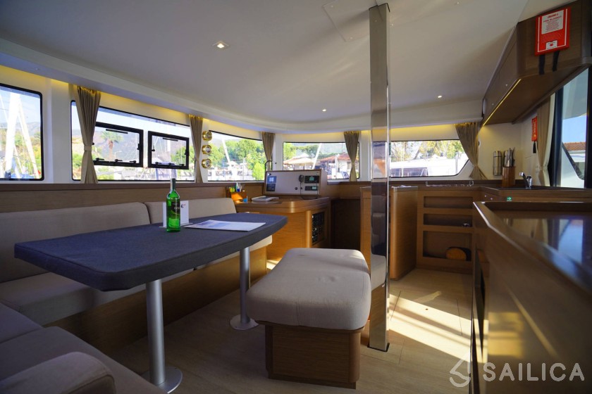 Lagoon 42 - Yacht Charter Sailica
