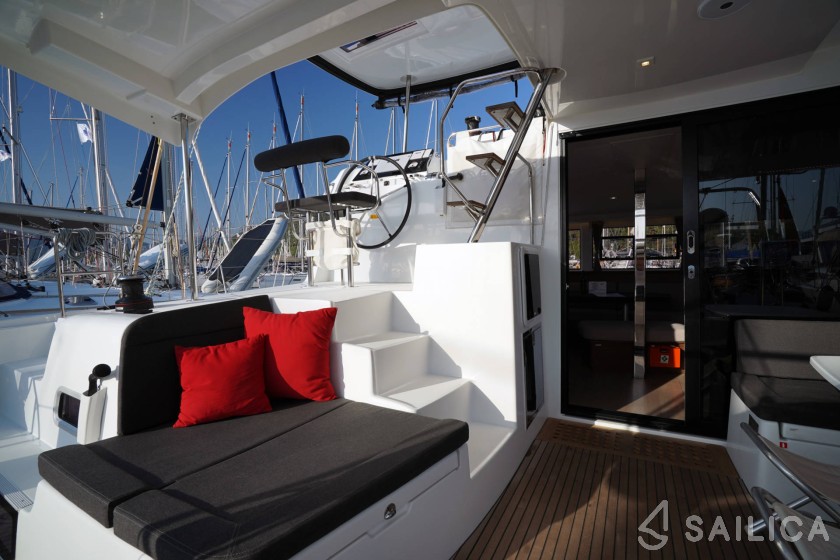 Lagoon 42 - Yacht Charter Sailica