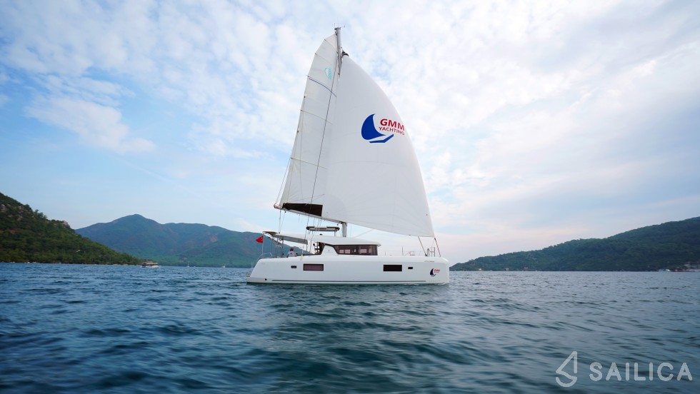 Lagoon 42 - Yacht Charter Sailica