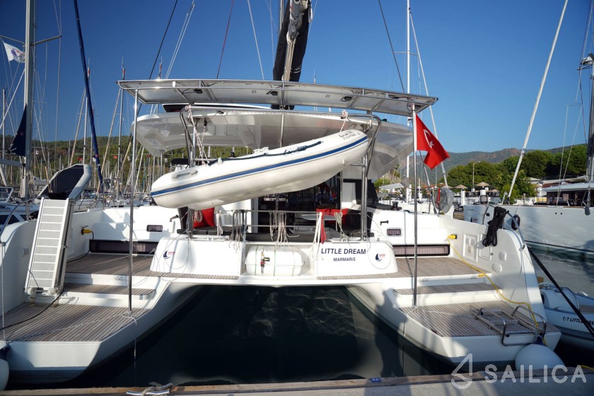 Lagoon 42 - Yacht Charter Sailica