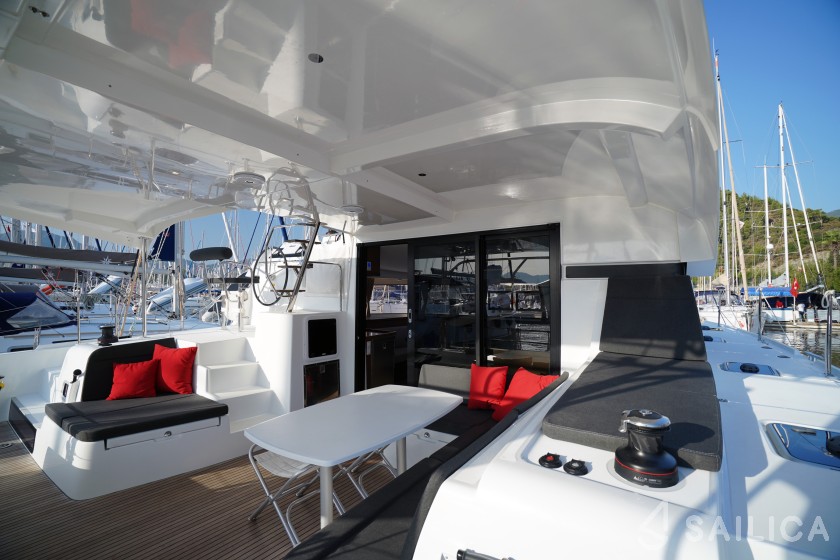 Lagoon 42 - Yacht Charter Sailica