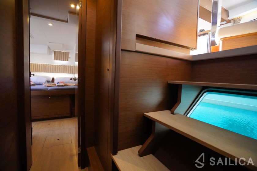 Lagoon 42 - Yacht Charter Sailica