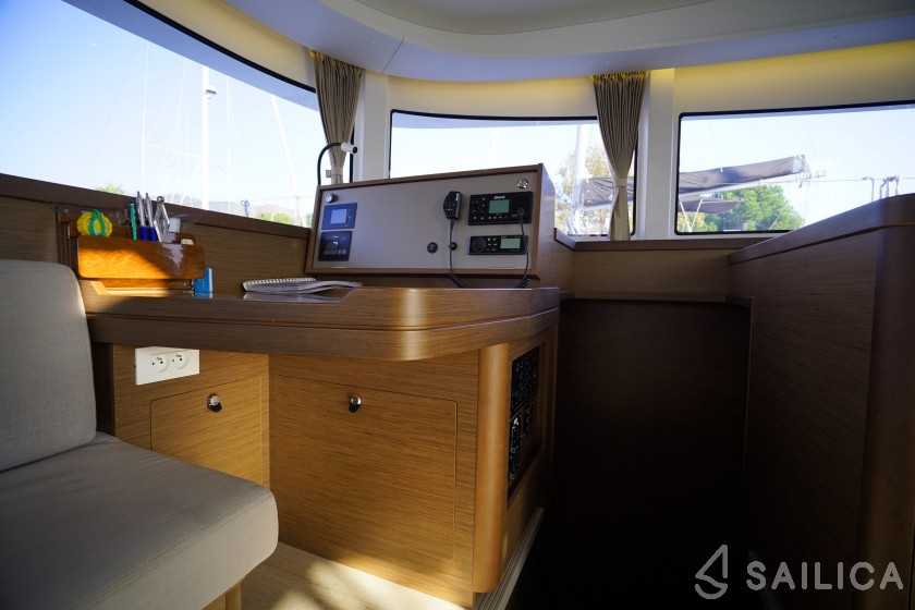 Lagoon 42 - Yacht Charter Sailica