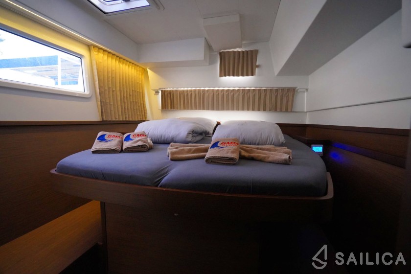 Lagoon 42 - Yacht Charter Sailica