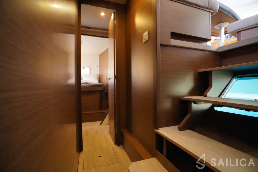 Lagoon 42 - Yacht Charter Sailica