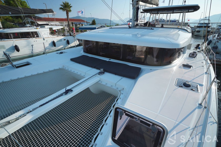 Lagoon 42 - Yacht Charter Sailica