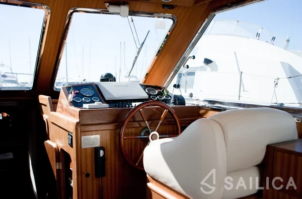 Sciallino 40 - Yacht Charter Sailica