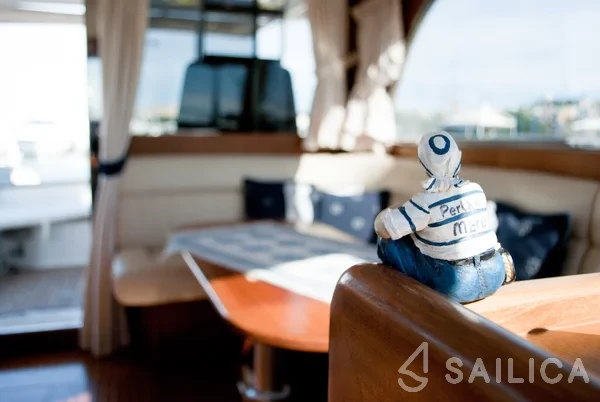 Sciallino 40 - Yacht Charter Sailica
