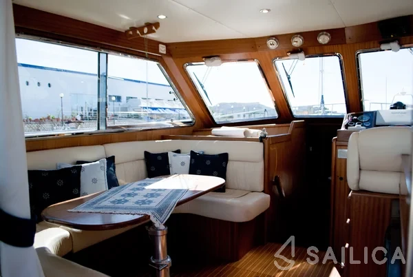 Sciallino 40 - Yacht Charter Sailica
