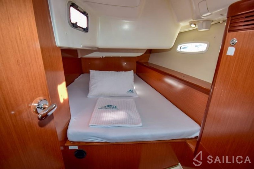 Oceanis 40 - Yacht Charter Sailica