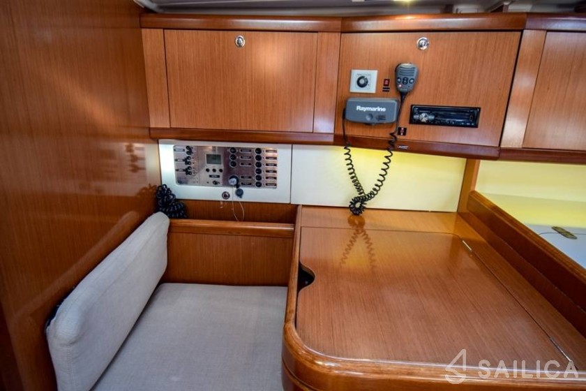 Oceanis 40 - Yacht Charter Sailica