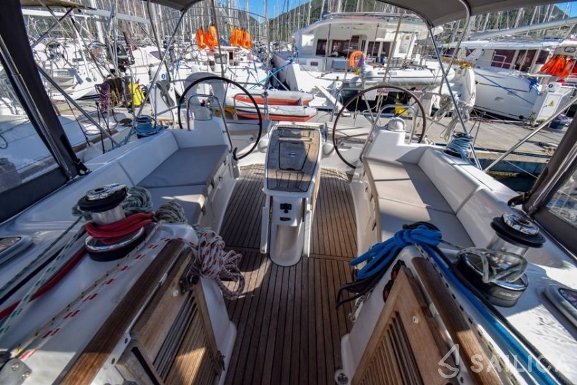 Oceanis 40 - Yacht Charter Sailica