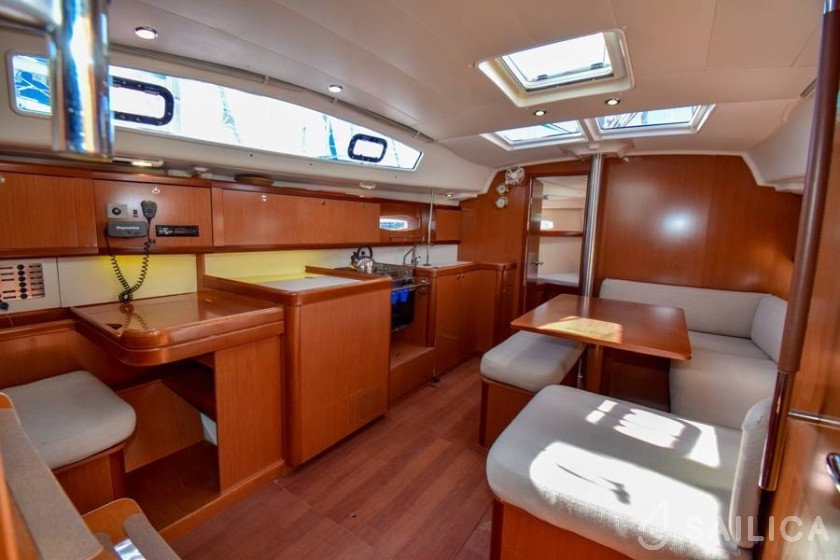 Oceanis 40 - Yacht Charter Sailica