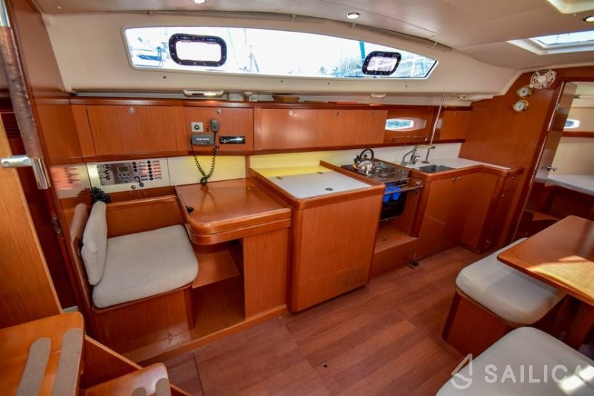 Oceanis 40 - Yacht Charter Sailica