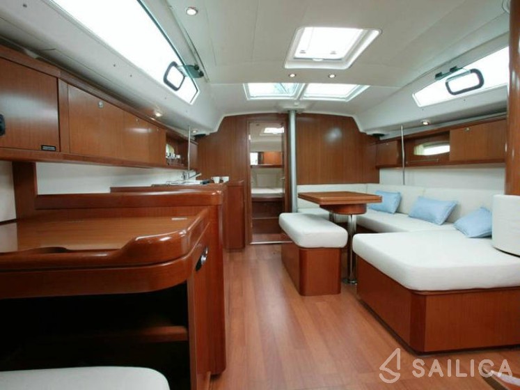 Oceanis 40 - Yacht Charter Sailica
