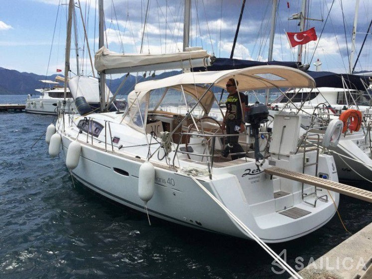 Oceanis 40 - Yacht Charter Sailica