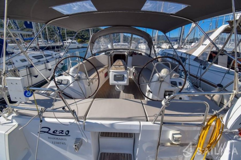 Oceanis 40 - Yacht Charter Sailica