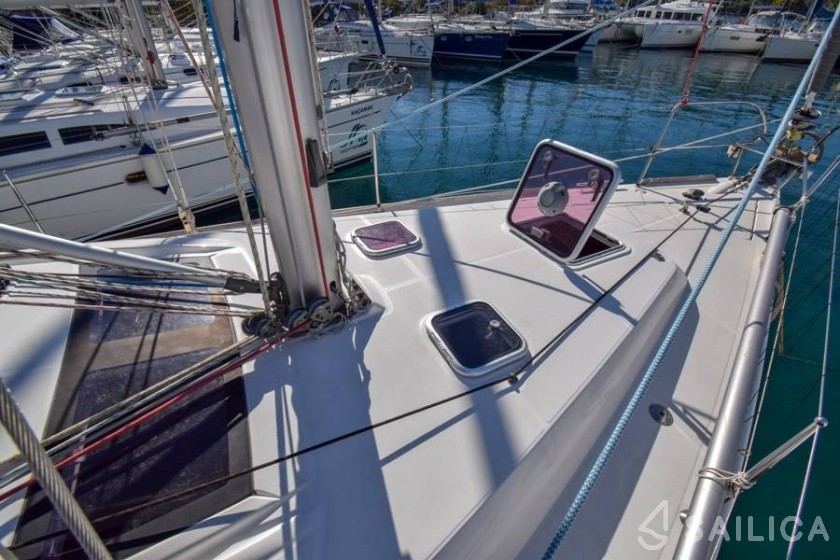 Oceanis 40 - Yacht Charter Sailica