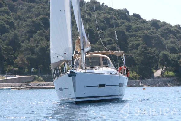 Dufour 382 GL - Yacht Charter Sailica