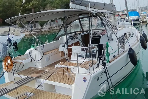 Dufour 382 GL - Yacht Charter Sailica