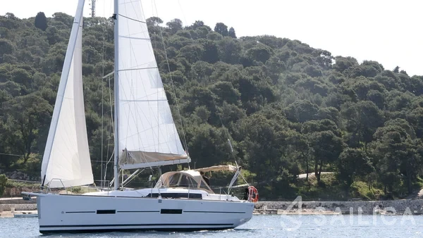 Dufour 382 GL - Yacht Charter Sailica