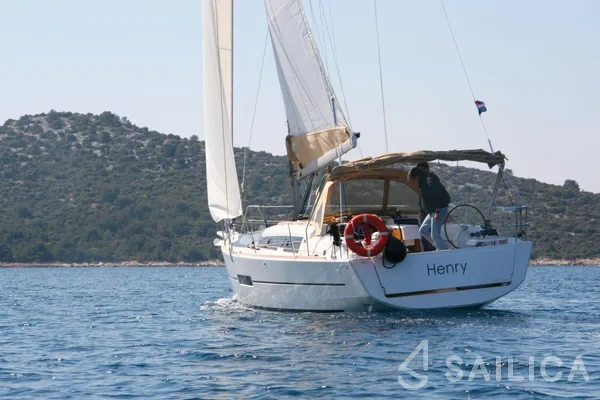 Dufour 382 GL - Yacht Charter Sailica