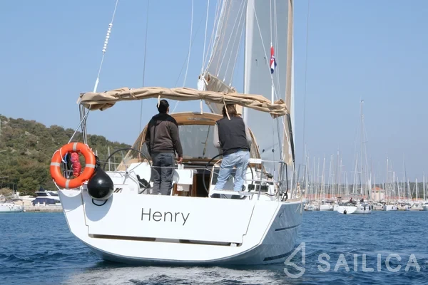 Dufour 382 GL - Yacht Charter Sailica