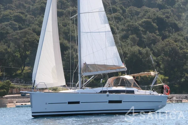 Dufour 382 GL - Yacht Charter Sailica