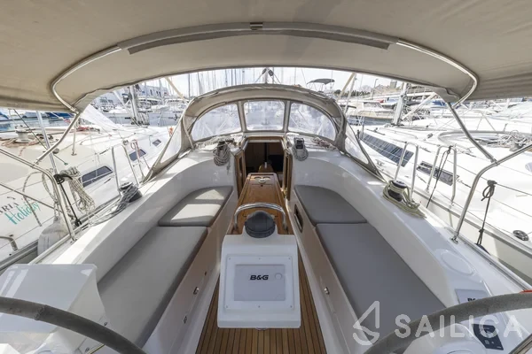 Bavaria Cruiser 34 Style - Yacht Charter Sailica