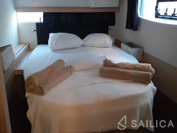 Lucia 40 - Yacht Charter Sailica