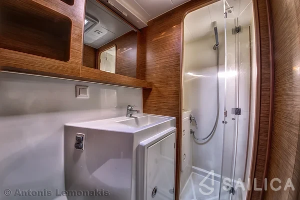 Lagoon 42 - Yacht Charter Sailica