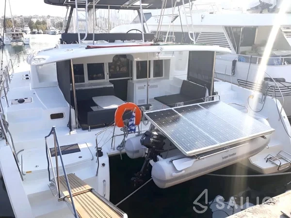 Lagoon 450  Flybridge - Yacht Charter Sailica