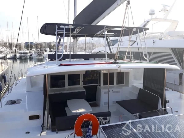 Lagoon 450  Flybridge - Yacht Charter Sailica