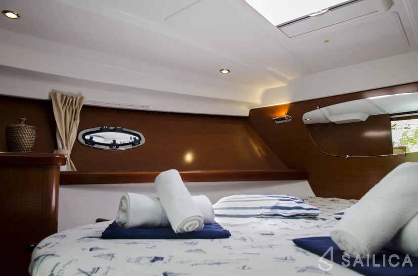 Antares 36 - Yacht Charter Sailica