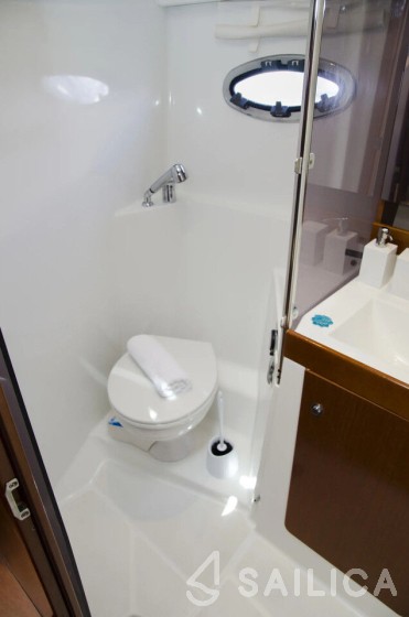 Antares 36 - Yacht Charter Sailica