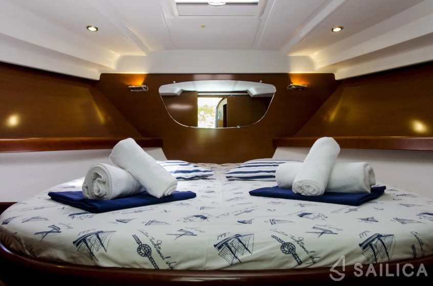 Antares 36 - Yacht Charter Sailica