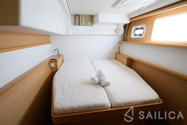 Lagoon 450  Flybridge - Yacht Charter Sailica