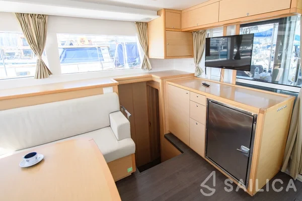 Lagoon 450  Flybridge - Yacht Charter Sailica