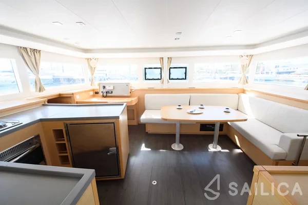 Lagoon 450  Flybridge - Yacht Charter Sailica