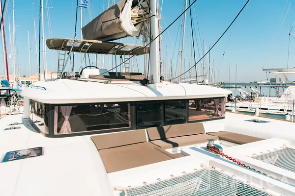 Lagoon 450  Flybridge - Yacht Charter Sailica